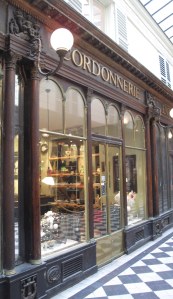 Minuit Moins 7 - Designer Shoe Repairer in Paris